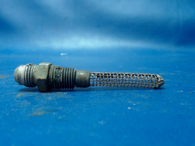 0422130 Cessna - Strainer - Fuel Tank (Finger)